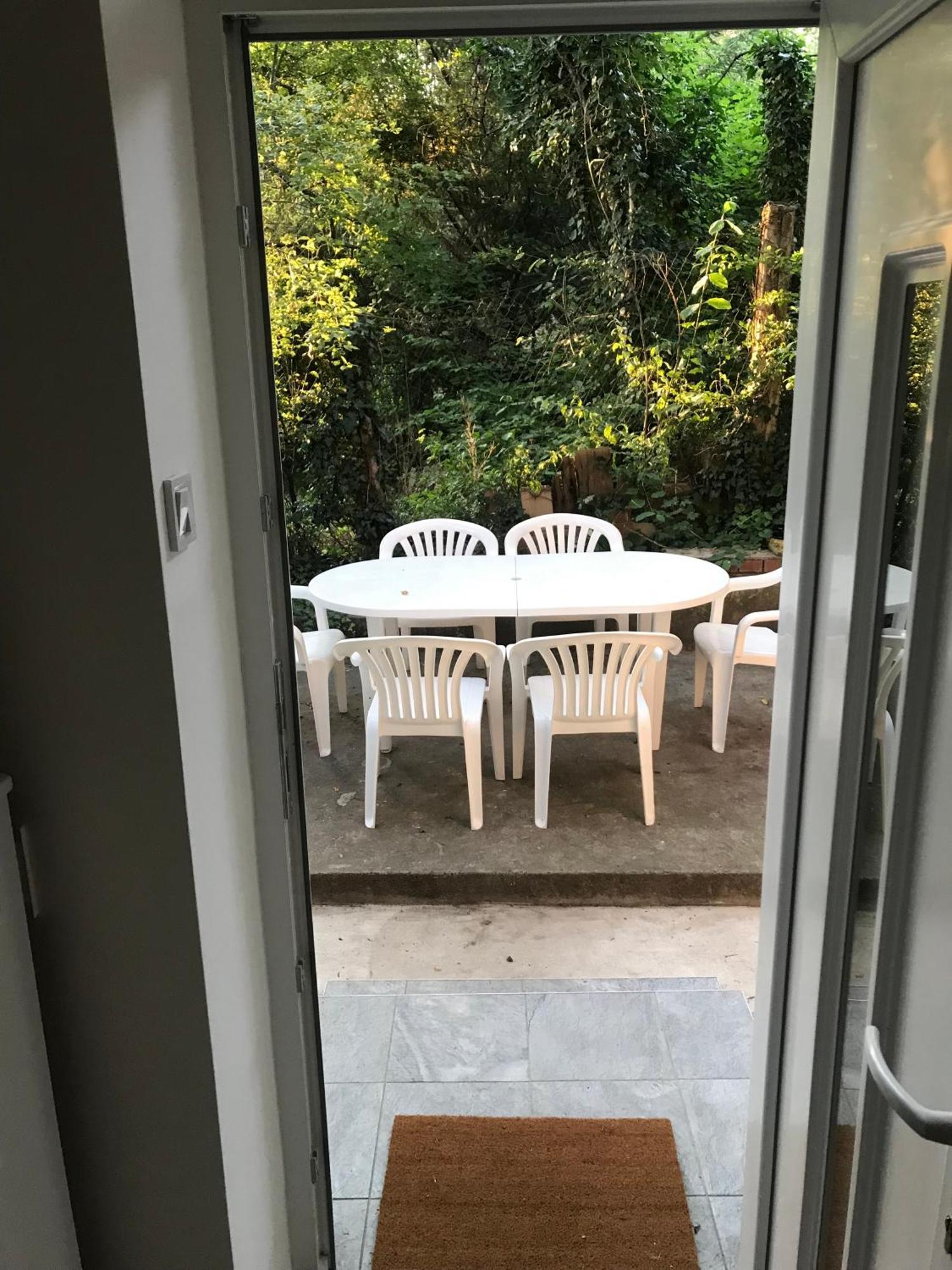 Quiet, Green, Relaxing Place - 2 Bedroom