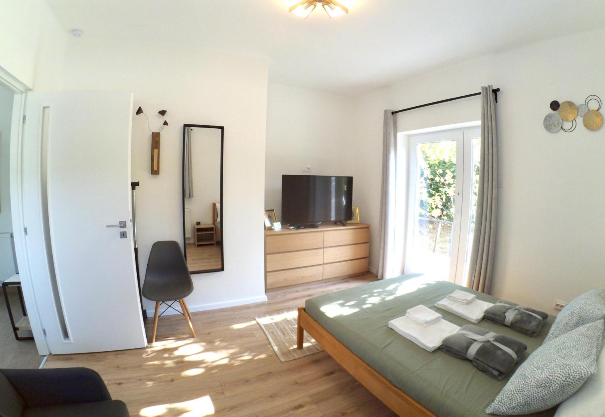 Quiet, Green, Relaxing Place - 2 Bedroom
